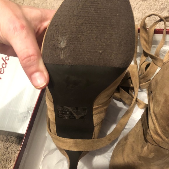 Breckelle's Women Faux Suede Pointy Toe Wraparound - Picture 5 of 5